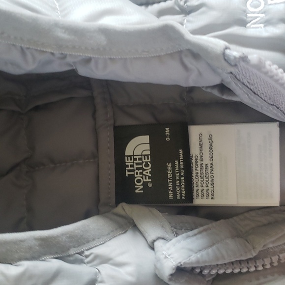 Infant North Face coat - Picture 2 of 3